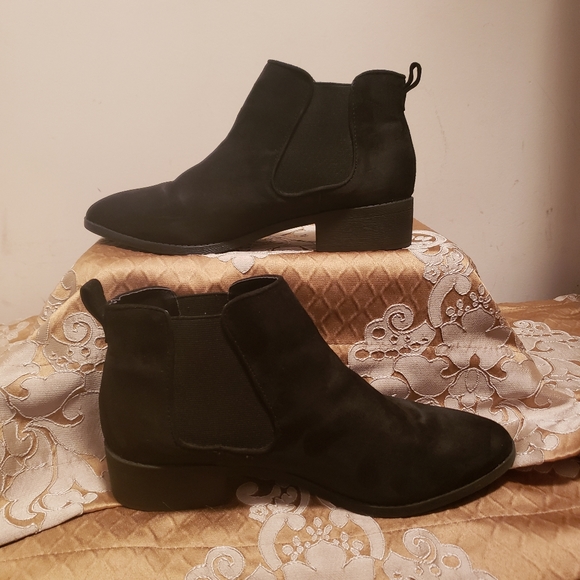 Express Faux Suede Black Slip on block heel Booties 1.5 inch heel Size: 10 - Picture 7 of 10